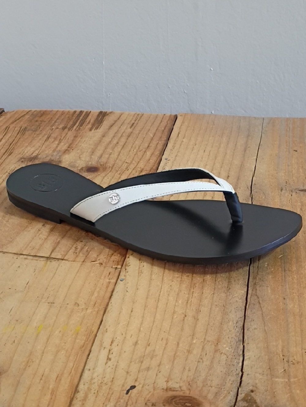 BH Bella Ha Italian Leather Handmade Flip Flop Sandals Made in Italy Size 39 NEW